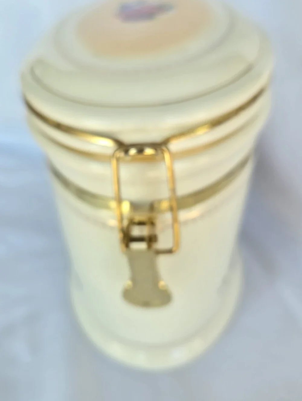 Knott's Berry Farm Ceramic Berry Canister Gold Trim
